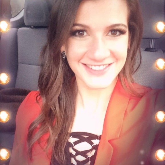 Meet your Posher, Loretta - Picture 3 of 6